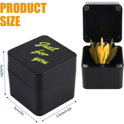 Surprise Finger in a Box, Middle Fun Finger Surprise Gift Box, Finger Pop up Gift with Box for Adults, Christmas Fun Surprise Prank Gift, for Office Desk Decor Home Decor (1 PCS)