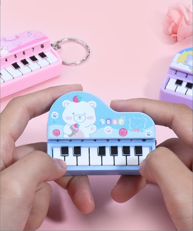 Creative Cartoon Vertical Mini Piano Keychain Can Play Fun Pronunciation Toys Children Handbag Pendant