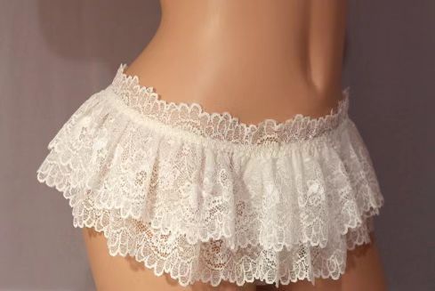 Sexy Lace Lingerie for Women - Ruffled Hem Seductive Shorts & G-String Panties - Perfect for Romantic Nights - Trendy Design for Adults