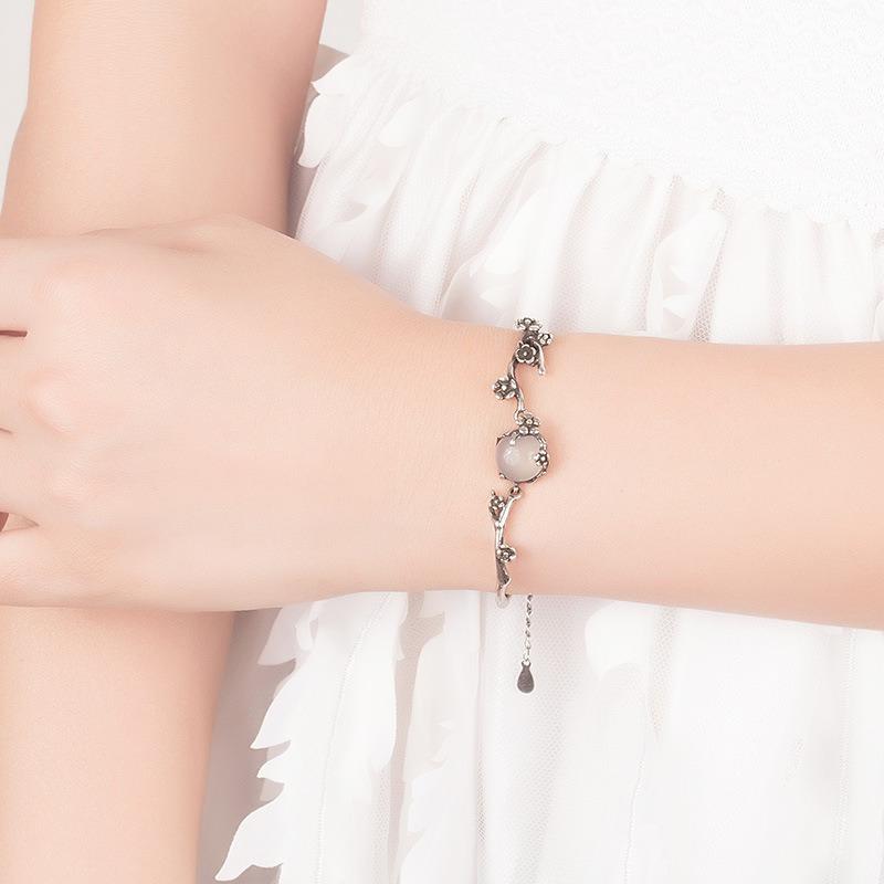 6g/0.212oz S925 Silvery Moon Shadow Cold Plum Bracelet - Fashionable Antique Silver Plated with Elegant Moonlight White Holy Grail Accent, Personalized High Coolness Jewelry for Women